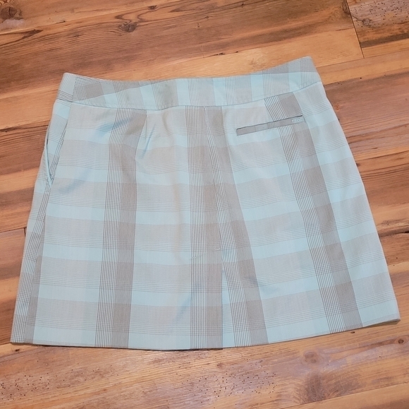 IZOD XFG COOL FX Golf Skort - Picture 5 of 16